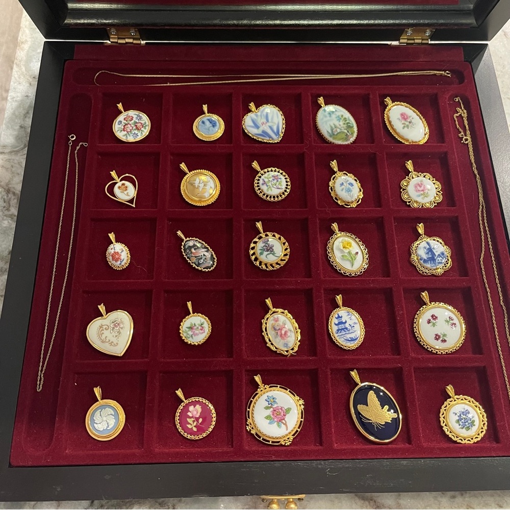 Danbury Mint Pendants of the World's Greatest Porcelain Houses